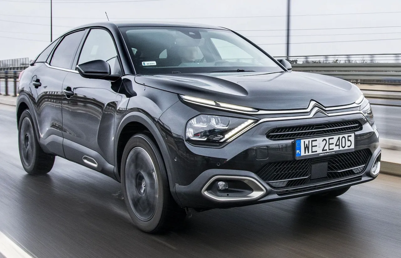 Citroen C4 III tankowanie