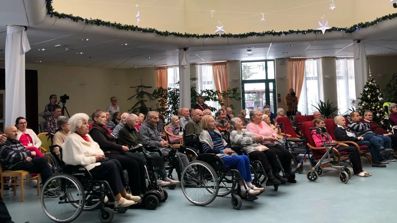 Seniorzy w Domu Pomocy Społecznej