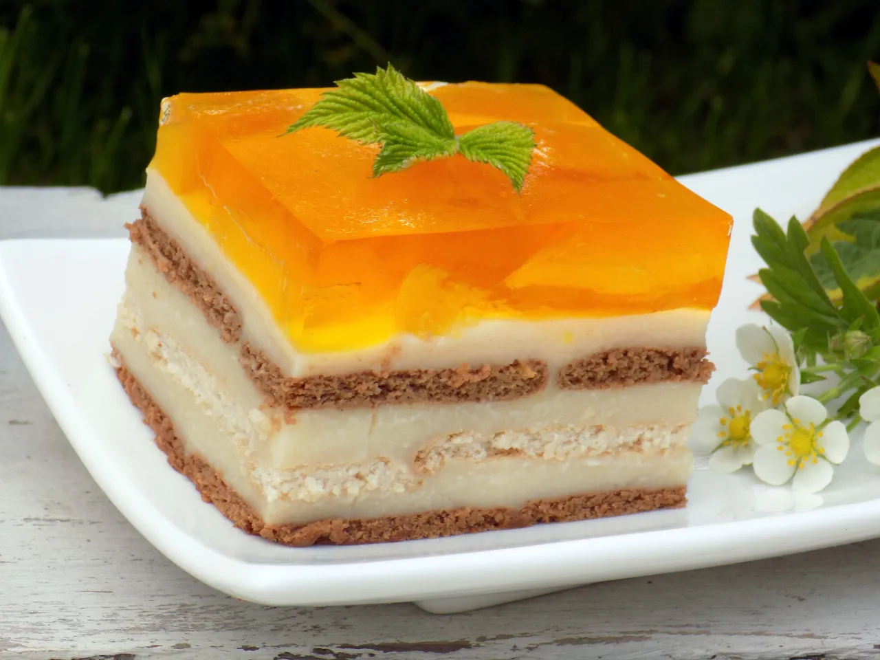 Rozwarstwione ciasto budyń galaretka