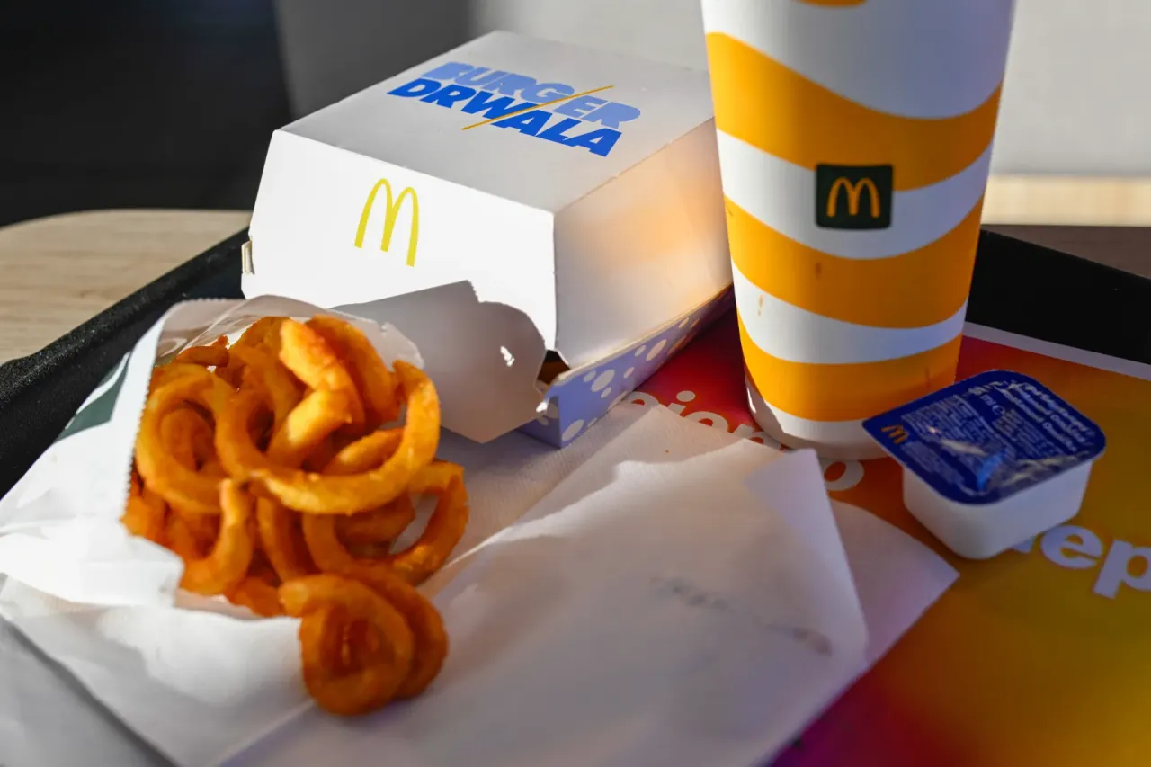 McDonalds zestaw Burger Drwala frytki napój