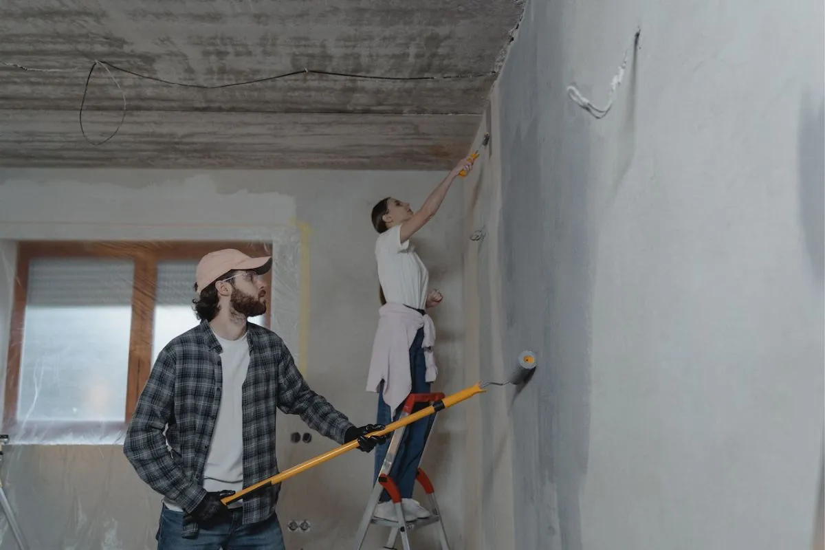 błędy przy malowaniu elewacji pasy