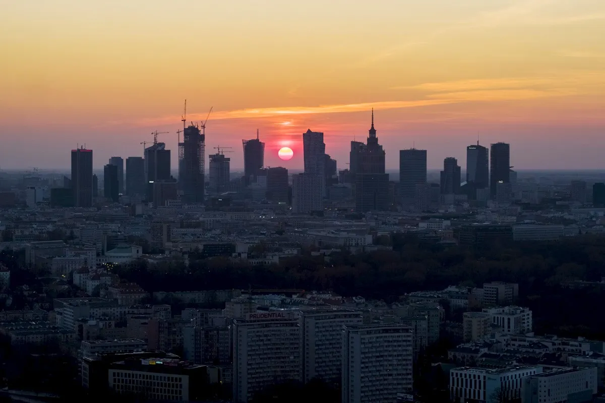 panorama Warszawy o zachodzie słońca