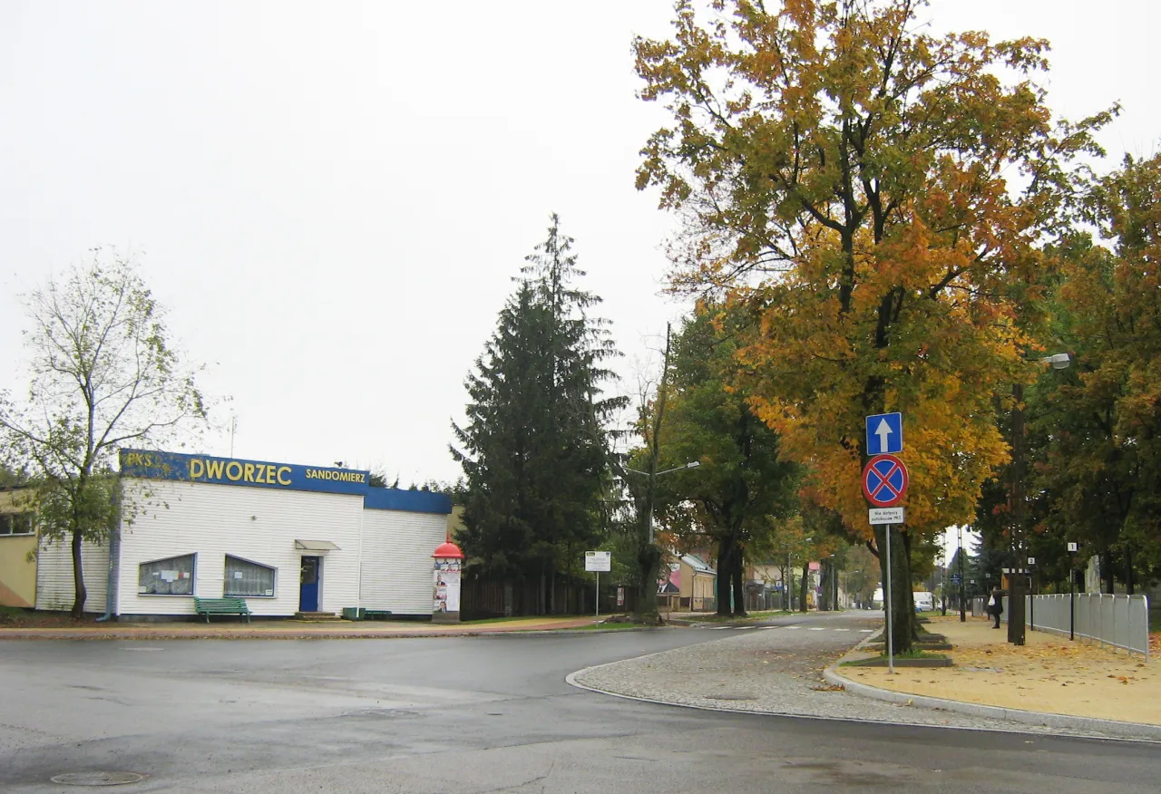 Dworzec Autobusowy Sandomierz 11 Listopada