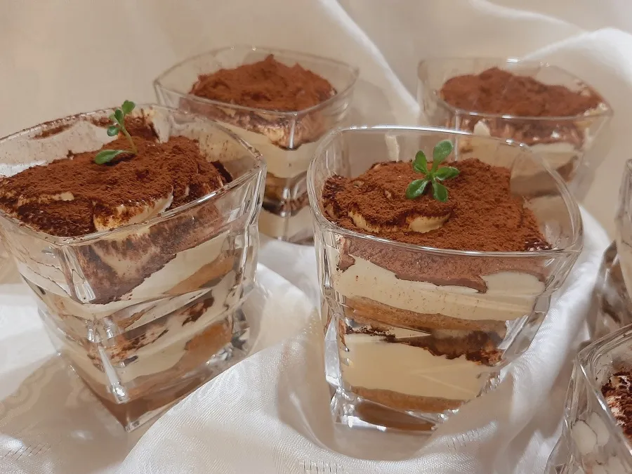 Zdjęcie Czym posypać tiramisu, aby zachwycić smakiem i wyglądem?