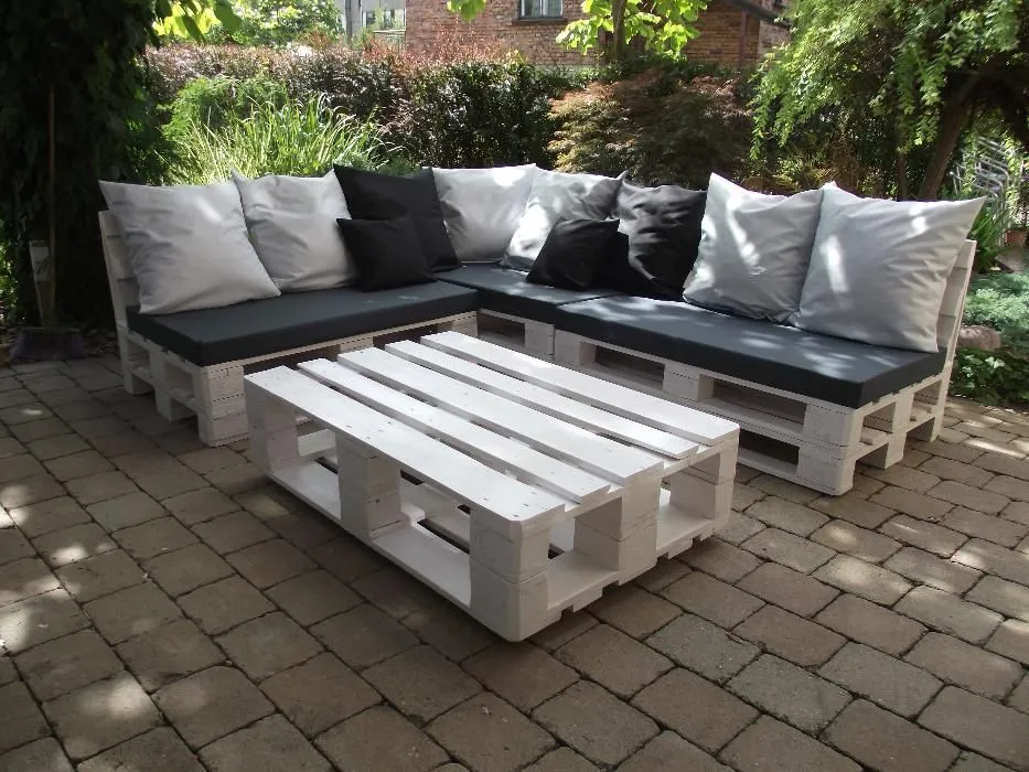 Meble tarasowe DIY z palet, desek, betonu kom&oacute;rkowego