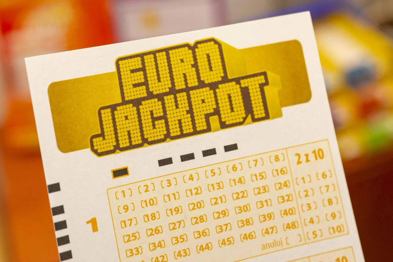 Kupon Eurojackpot z widocznymi polami do wyboru liczb. Zastanawiasz się, ile jest do wygrania w Eurojackpot dzisiaj?