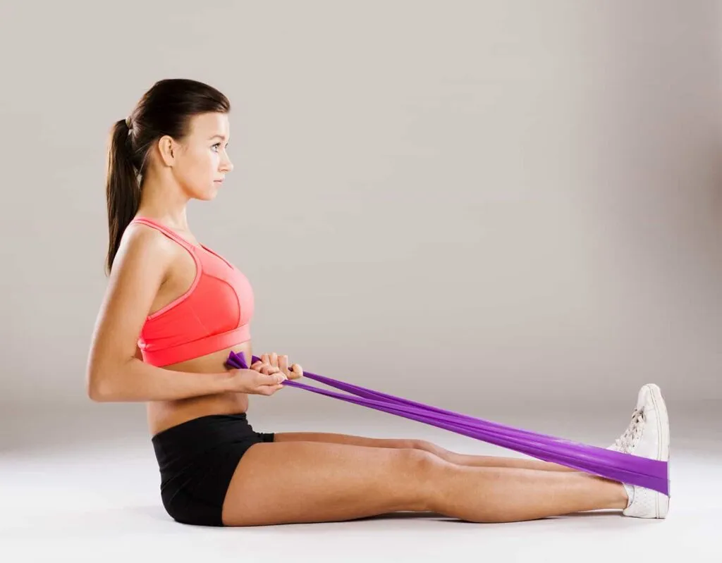 ćwiczenia stopy z taśmą rehabilitacyjną