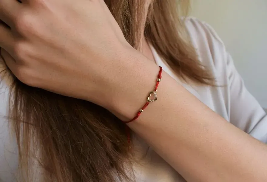 r&oacute;żne style plecionych bransoletek inspiracje