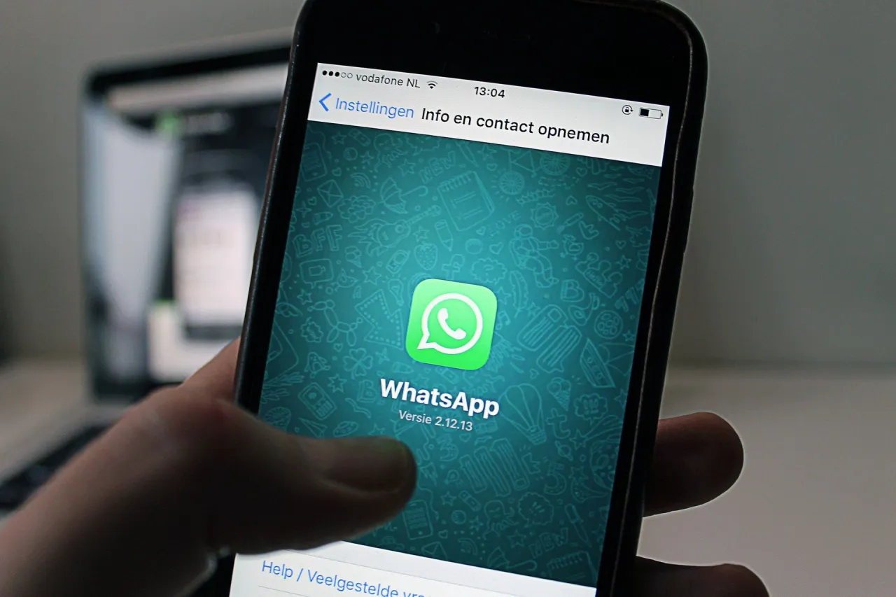WhatsApp darmowy czy płatny por&oacute;wnanie