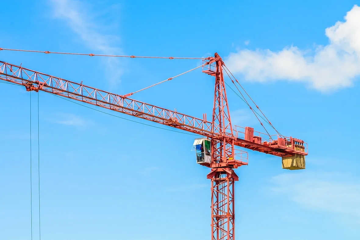 R&oacute;żne typy dźwig&oacute;w budowlanych