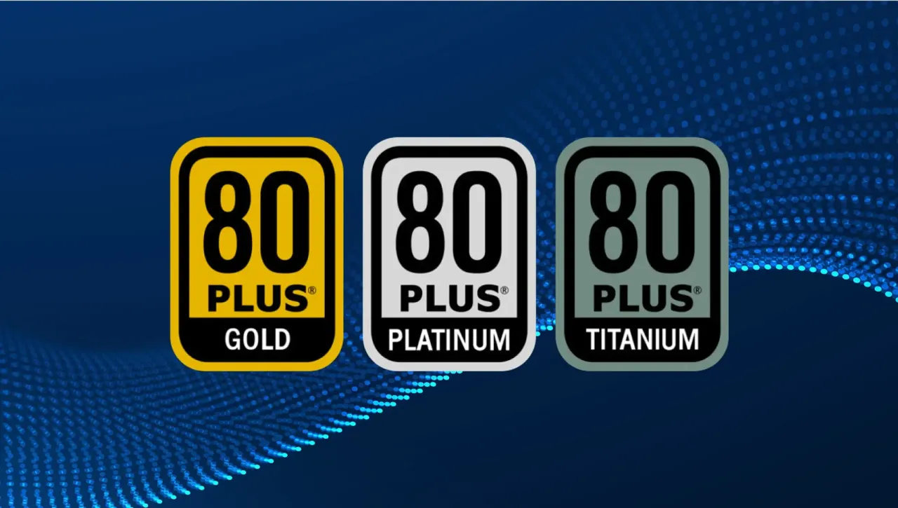 Trzy certyfikaty zasilaczy: 80 PLUS Gold, Platinum i Titanium, symbolizujące wysoką efektywność energetyczną.