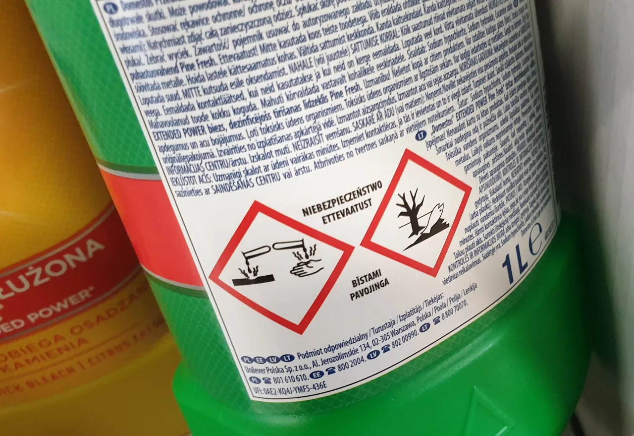 Uszkodzone powierzchnie przez silne środki czyszczące