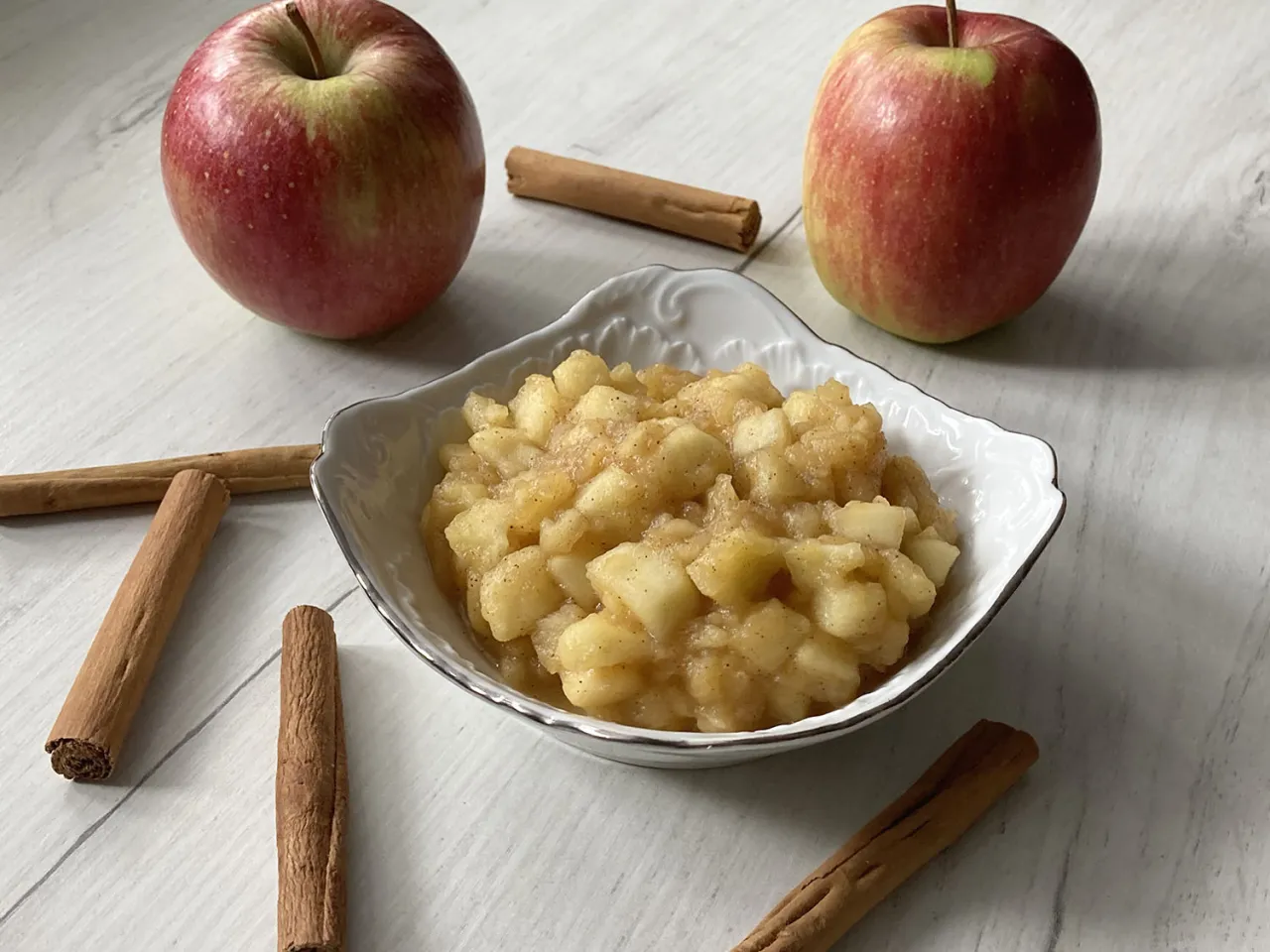 Podprażone jabłka do szarlotki z cynamonem