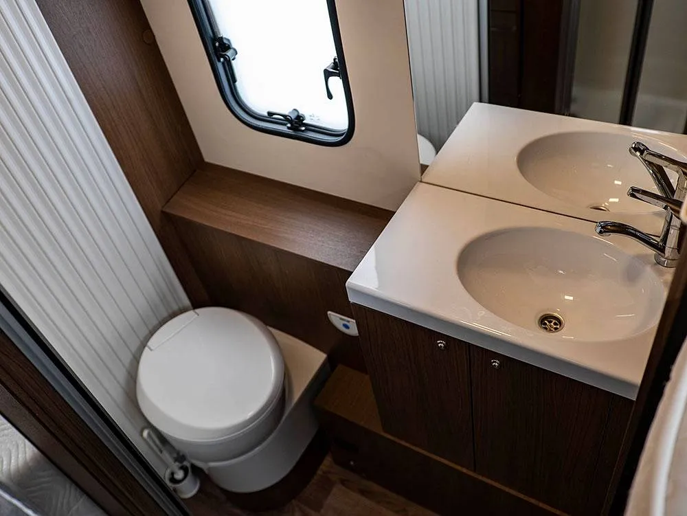 rodzaje toalet w kamperze