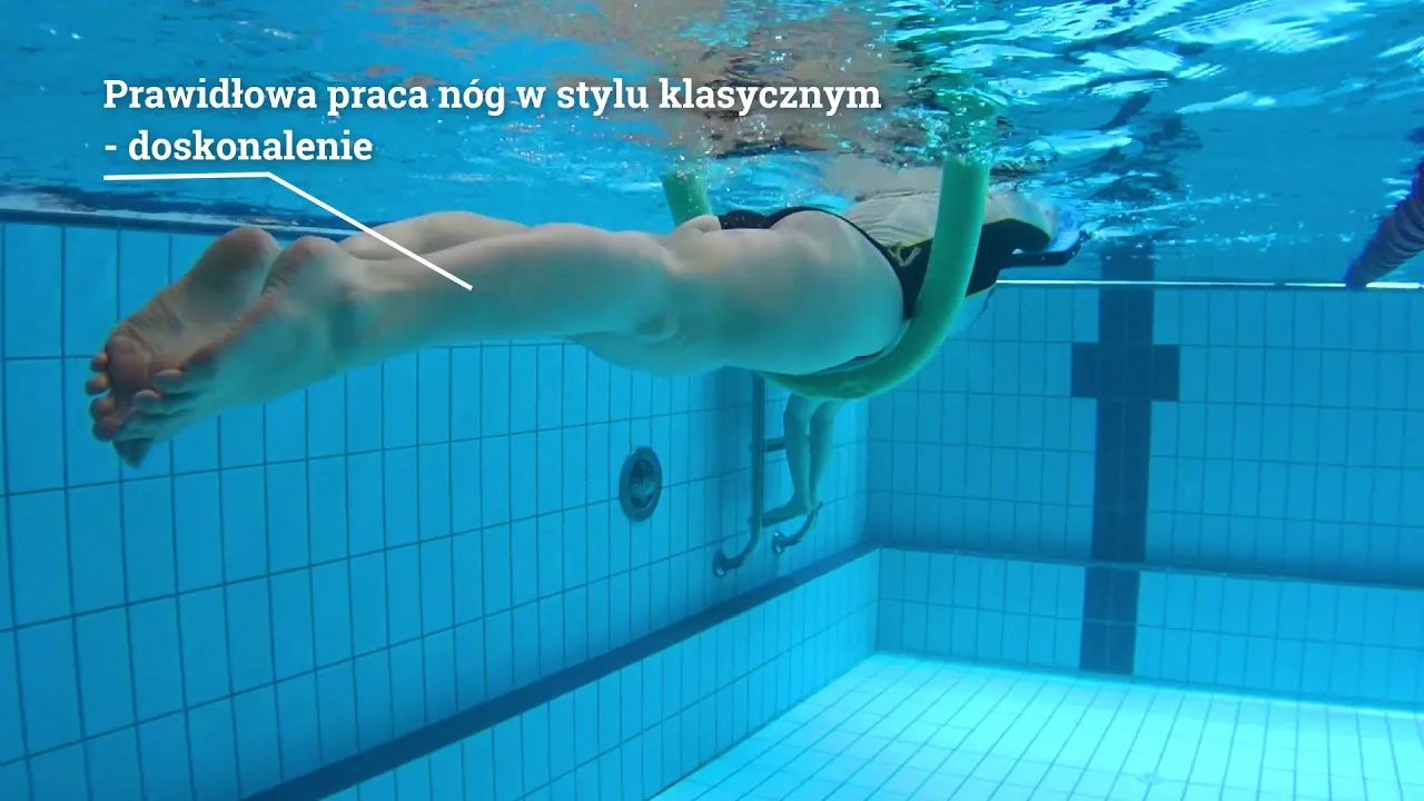 technika pływania żabką praca nóg