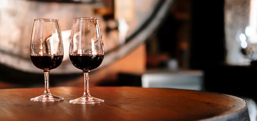 Zdjęcie Czy można sprzedawać wino własnej produkcji? Poznaj ważne przepisy