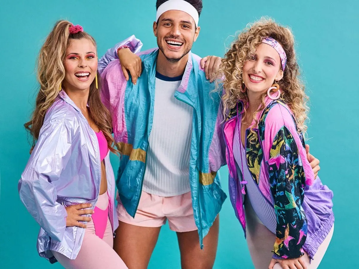 moda lata 80 stylizacje kobiety i mężczyźni