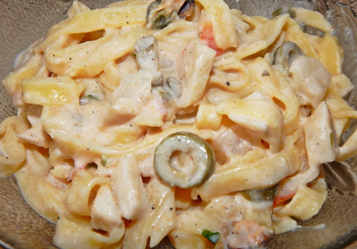 Składanie papilota z makaronem i owocami morza