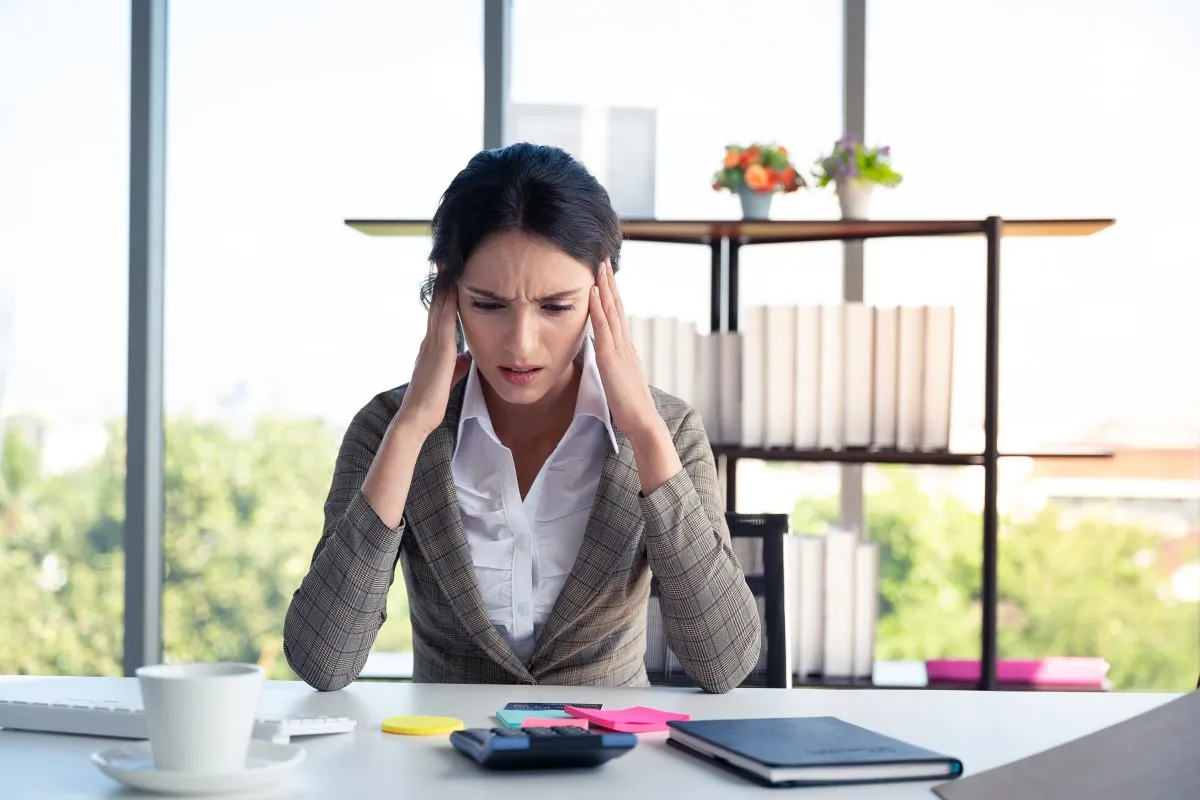 osoba zestresowana, problemy życiowe, trudne sytuacje