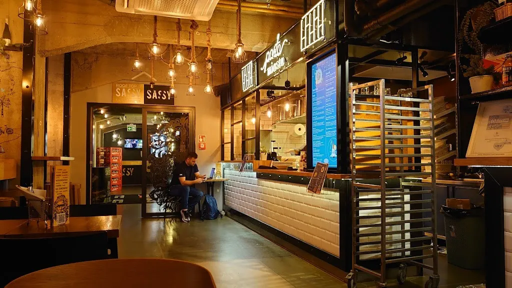 Słony Spichlerz Gdańsk wnętrze food hall