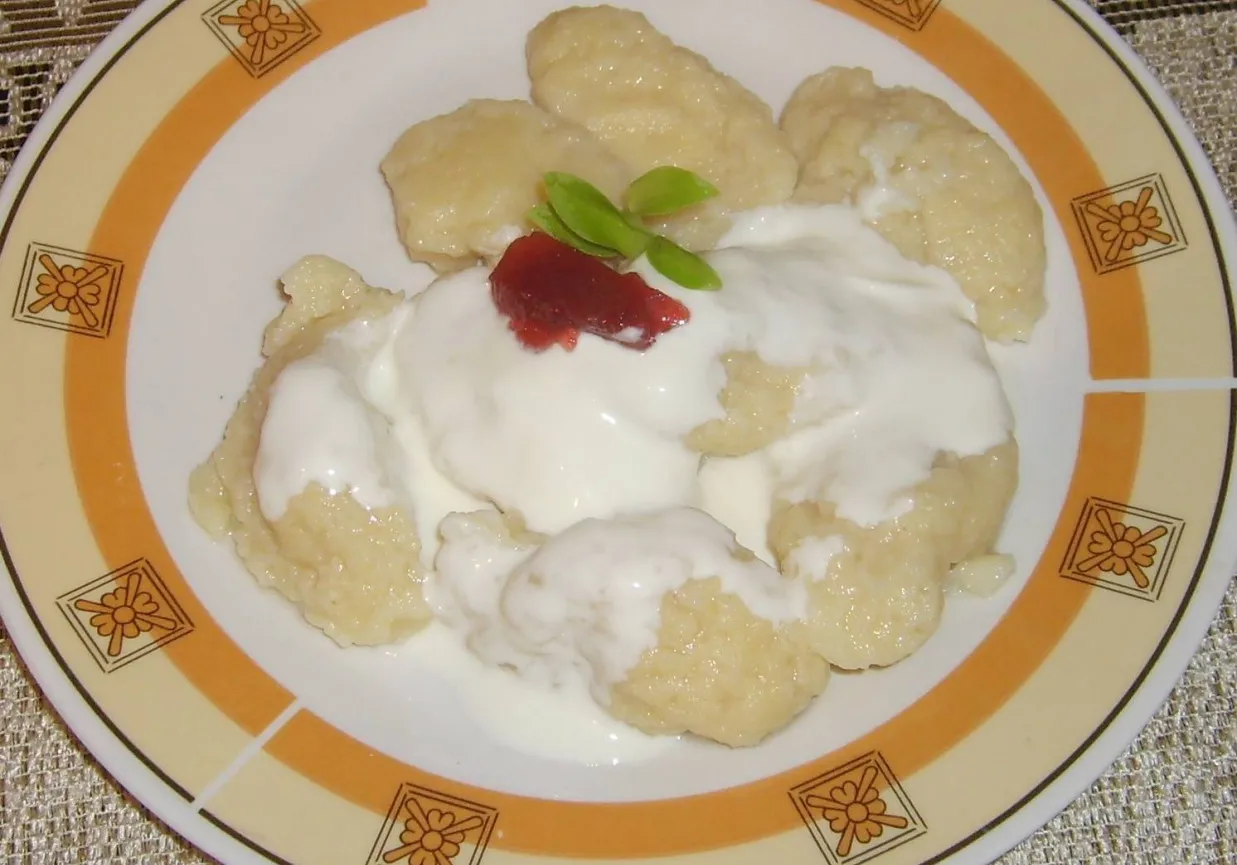 Kluski kładzione z sosem i kluski kładzione na słodko