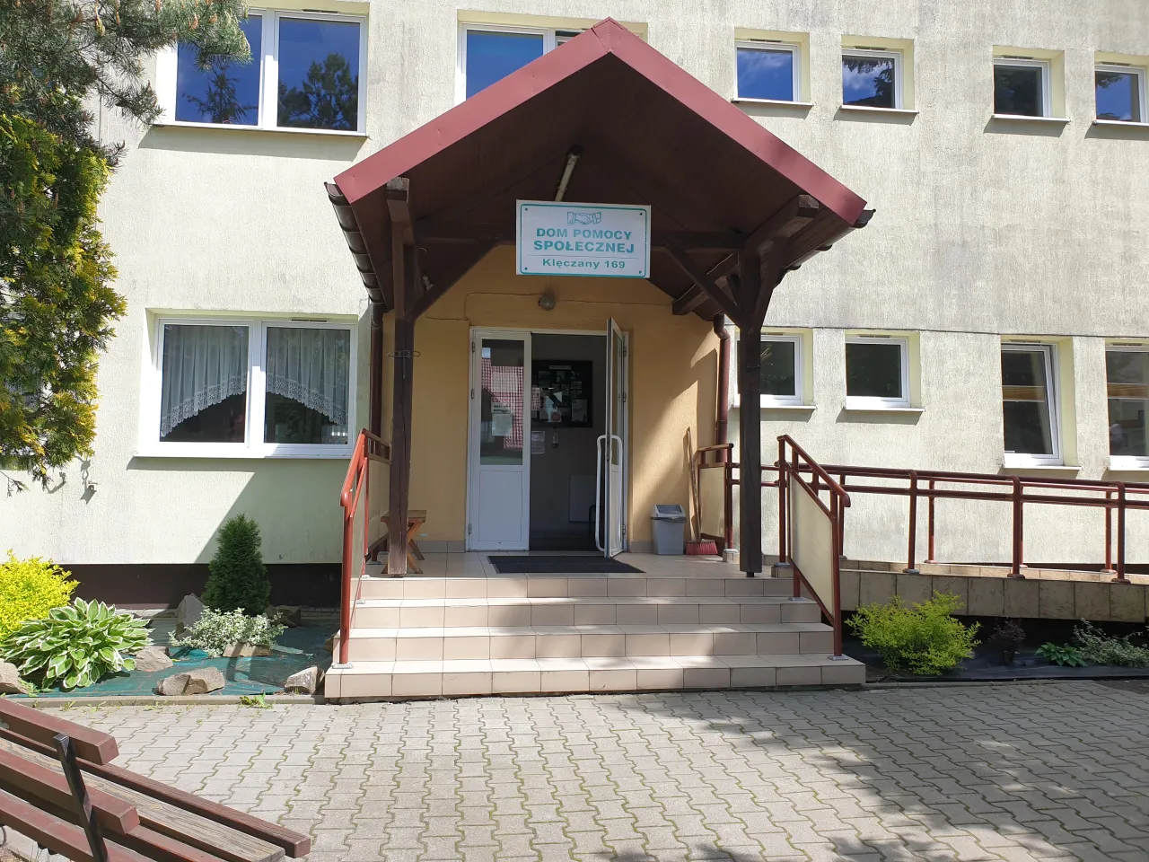 Dom Pomocy Społecznej Klęczany budynek