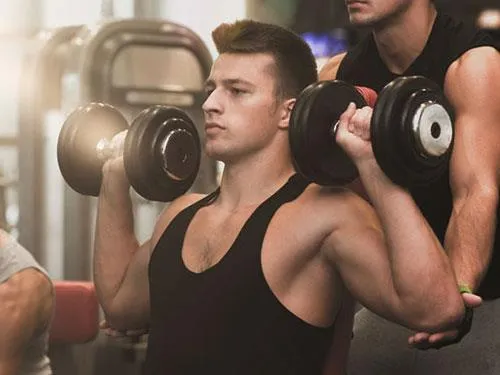 Zdjęcie EAA przed czy po treningu - kiedy osiągniesz najlepsze efekty?