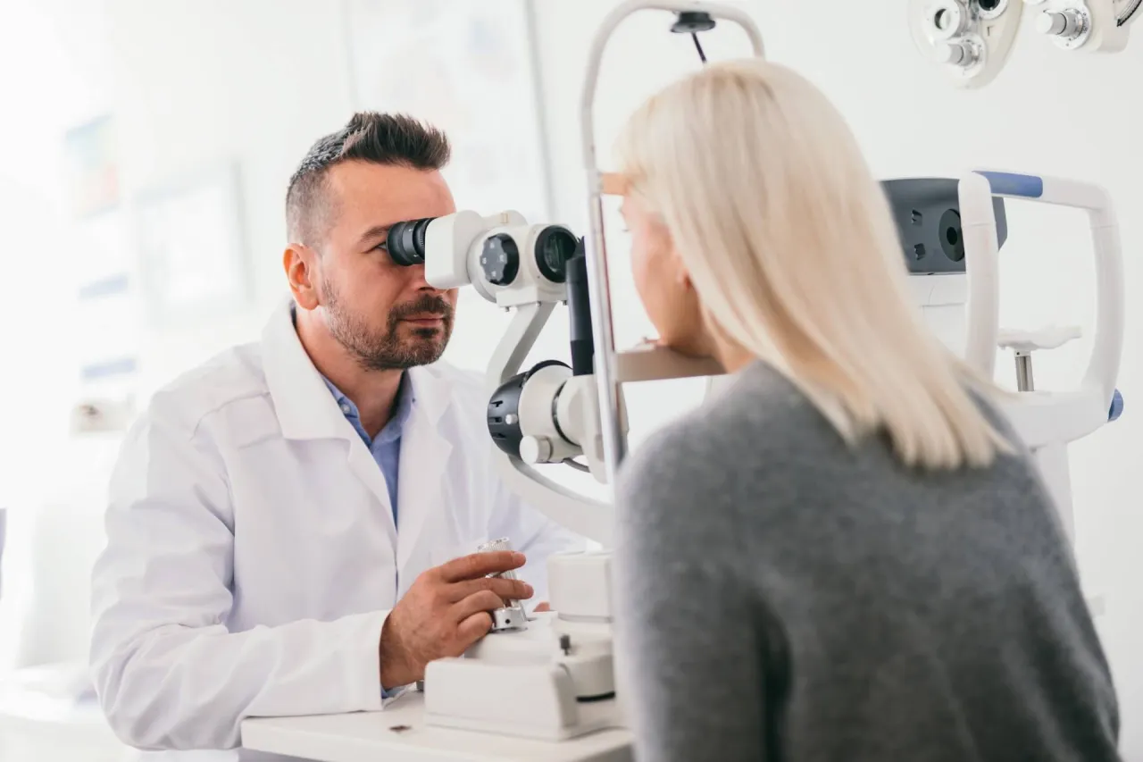 lekarz okulista badanie wzroku gabinet prywatny