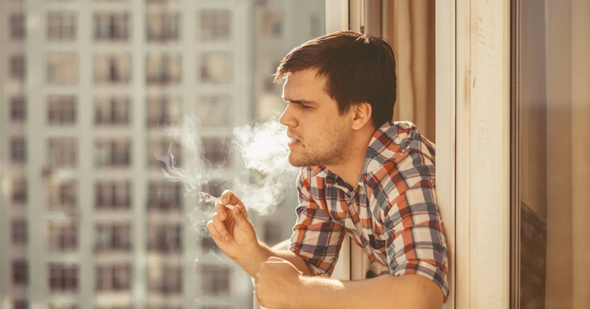 sąsiedzi kłócą się, dym papierosowy u sąsiada