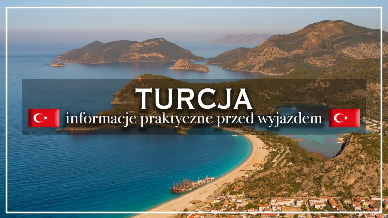 Piękna plaża w Turcji, z g&oacute;rami w tle. Czy w Turcji jest bezpiecznie? Informacje praktyczne przed wyjazdem.