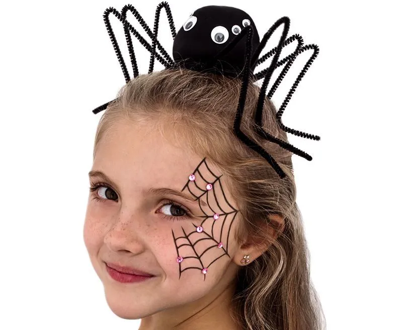 makijaż pajęczyna na twarzy dziecka