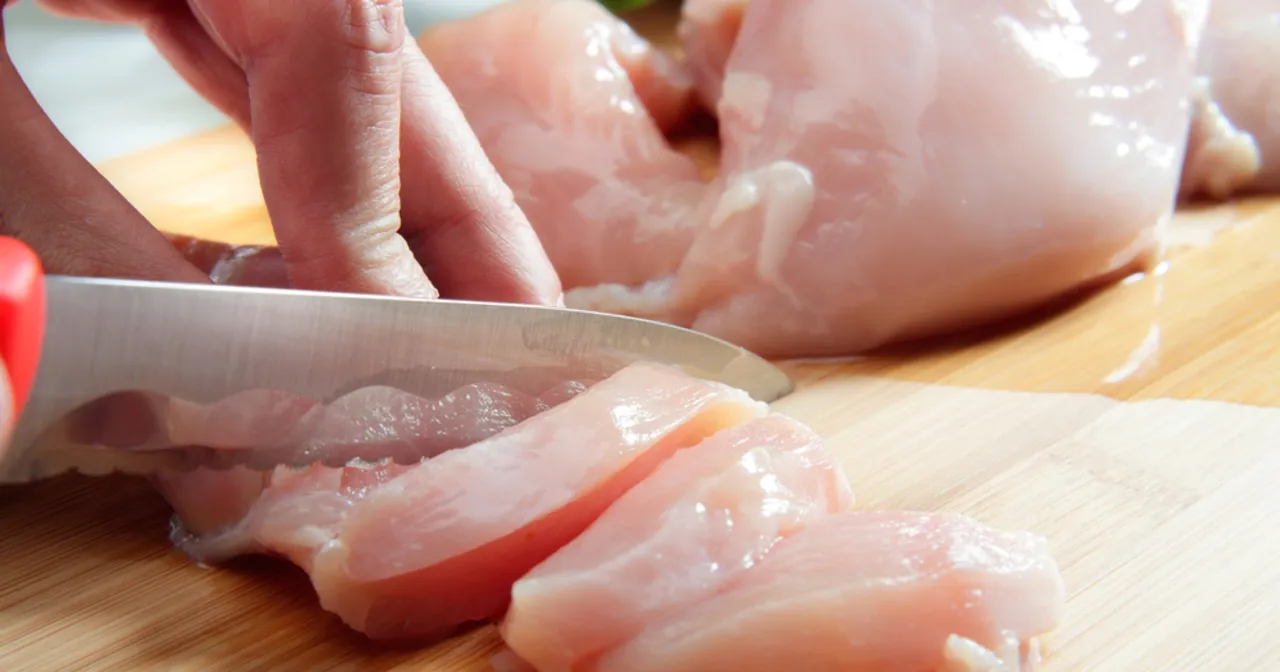 zepsute mięso kurczaka wyrzucanie