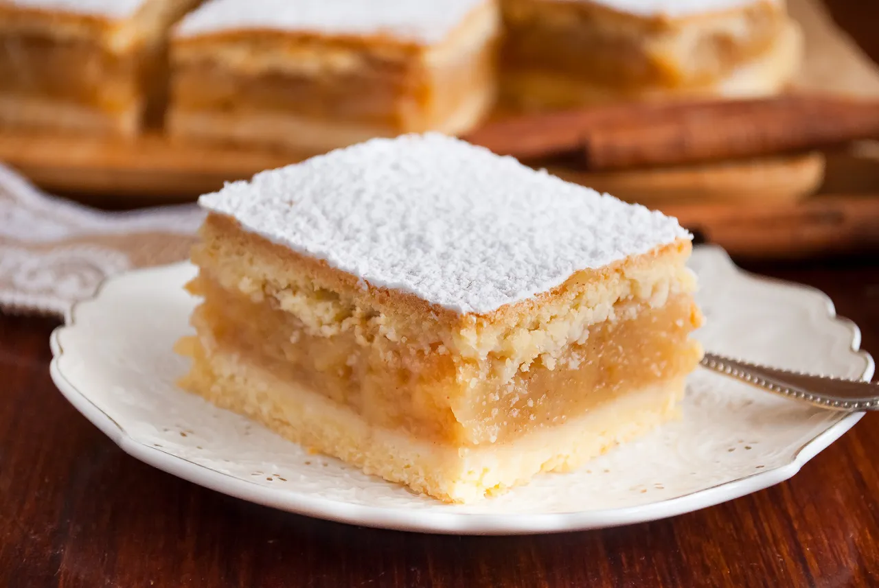 szarlotka z gęstym nadzieniem