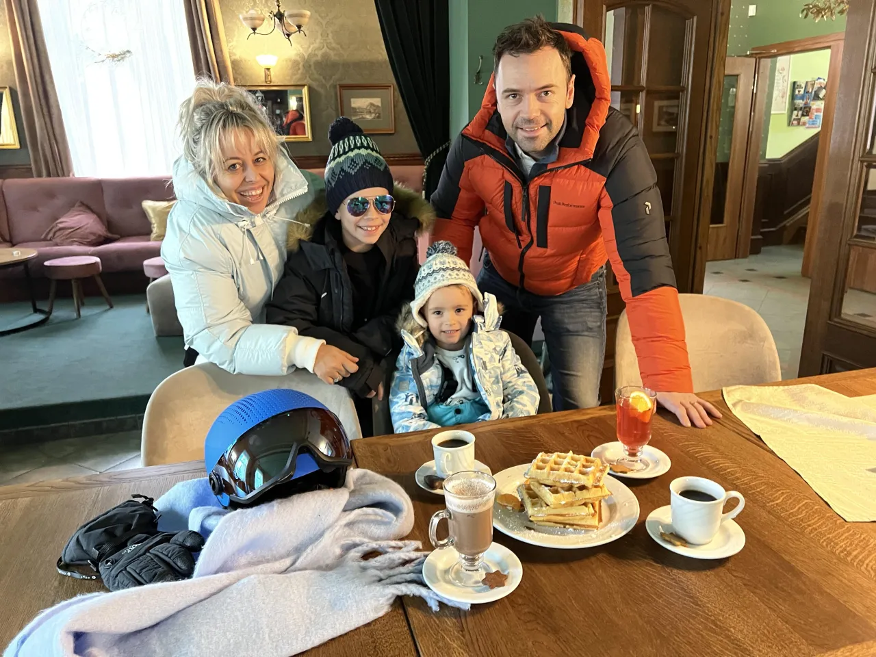 Rodzina z dziećmi restauracja Kudowa Zdrój