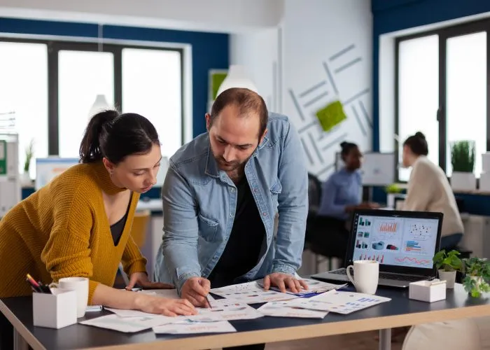 nowoczesne vs tradycyjne zarządzanie pracownikami