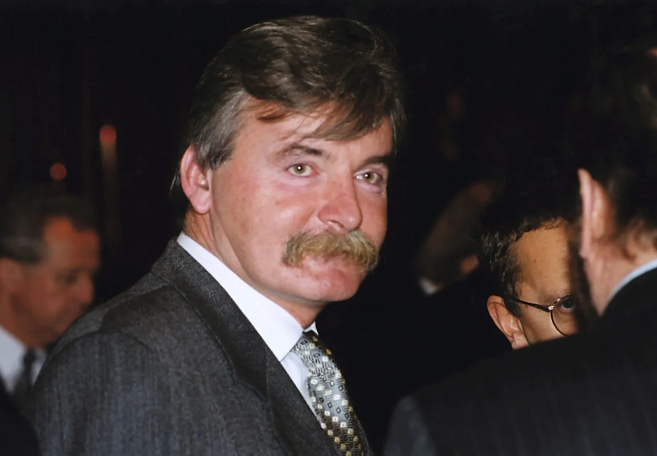 Mężczyzna z wąsami, który mógł prowadzić Koło Fortuny w latach 90.