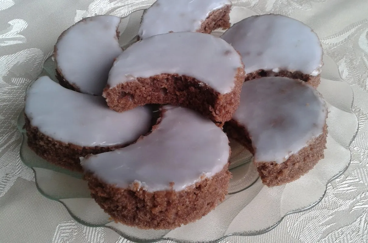 ciastka z lukrem i polewą