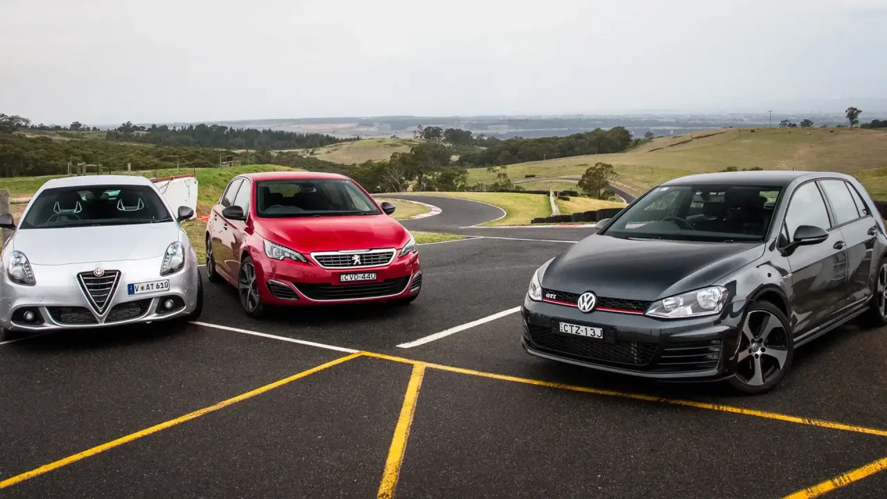 Alfa Romeo Giulietta Quadrifoglio vs Golf GTI