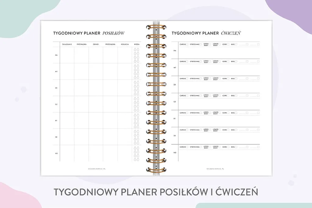 Osoba planująca trening, kalendarz z zaznaczonymi dniami treningowymi