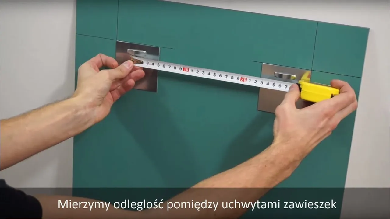 montaż lustra na hakach schemat