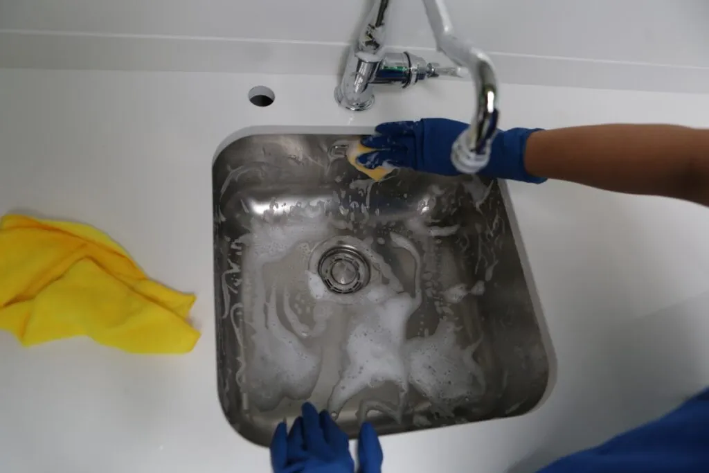 domowe sposoby czyszczenie kuchni soda ocet