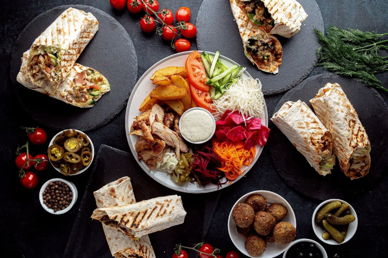 kebab wysokiej jakości, świeże składniki, atrakcyjna prezentacja