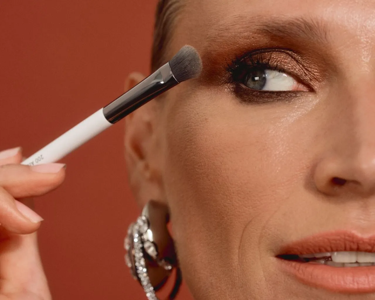 kosmetyki do powiększania oczu lista