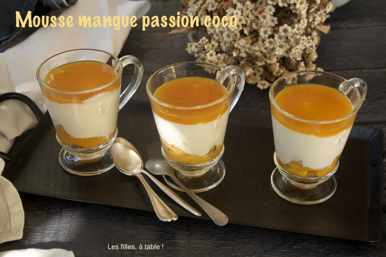 Verrines de mousse de mangue et fruits de la passion