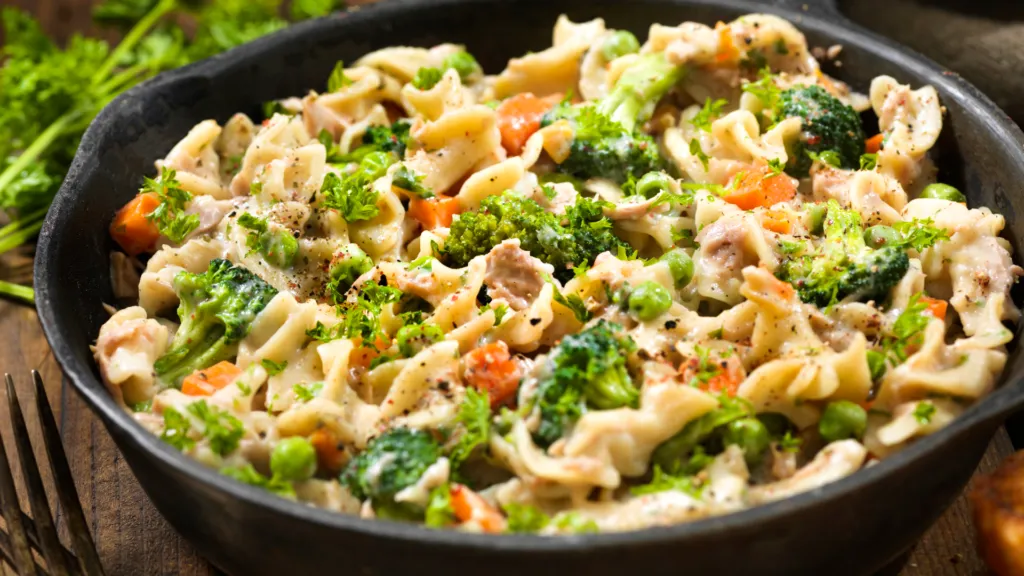 spaghetti z tuńczykiem w sosie śmietanowym gotowe danie