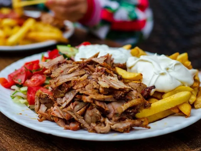 kebab na talerzu wersje kaloryczne