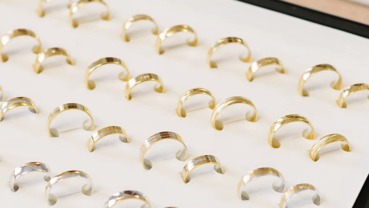 Por&oacute;wnanie obrączek złoto 585 i 333