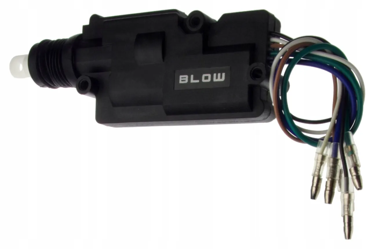 Siłownik centralnego zamka BLOW z wiązką przewod&oacute;w. Czy centralny zamek może rozładowywać akumulator? Tak, jeśli jest uszkodzony lub źle podłączony.