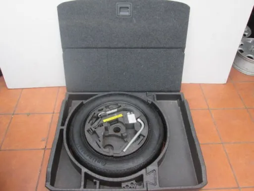 koło zapasowe tiguan bagażnik