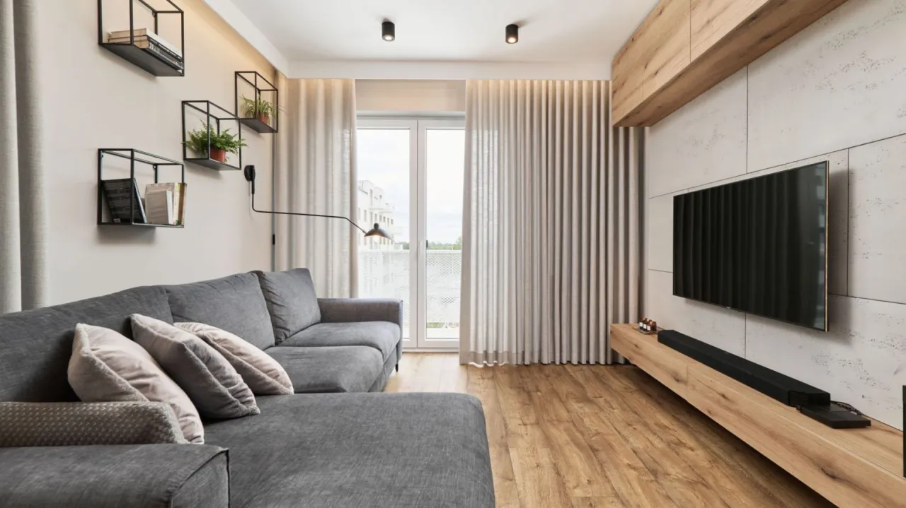 Salon w bloku przed i po aranżacji, mały salon inspiracje